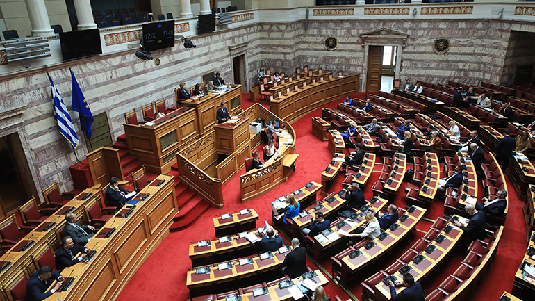 Βουλή: Υπερψηφίστηκε το νομοσχέδιο για την ψήφο των αποδήμων